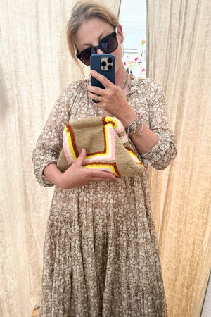AMONG EQUALS Clutch sand/yellow/off-white