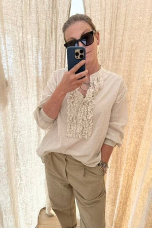 SOSUE Baumwollbluse Ruffle "Bruna" beige