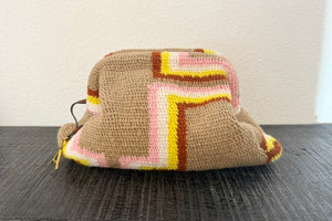 AMONG EQUALS Clutch sand/yellow/off-white
