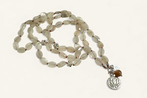 REJANE ROSENBERGER DESIGN Mondsteinkette "Lotus" round