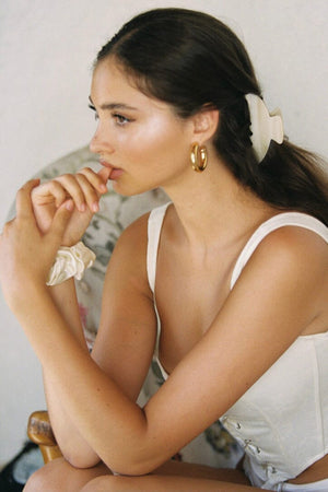 Clip "The Crown" von Minimalista honeycomb