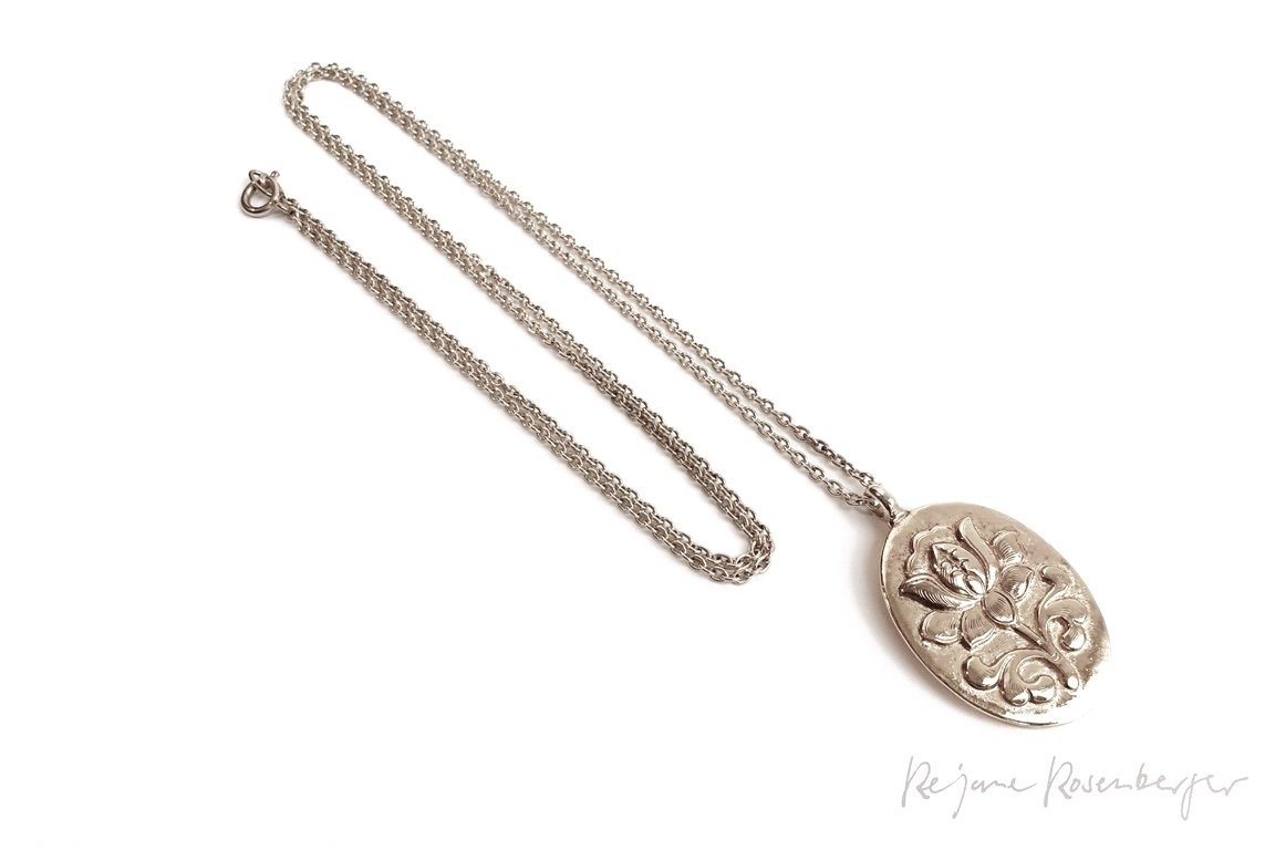 REJANE ROSENBERGER DESIGN silver necklace "Lotus" oval
