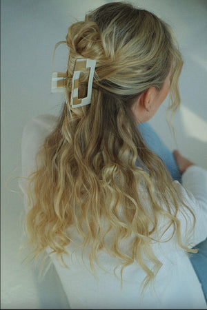 The Essential Clip "Midi" von Minimalista almond