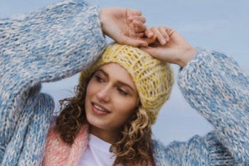 TRICOT D'O hand knitted cap in cashmere blend yellow