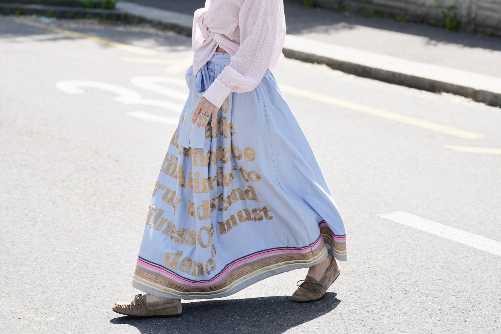KARIEN BELLE Midi Skirt "POETRY" light grey/blue