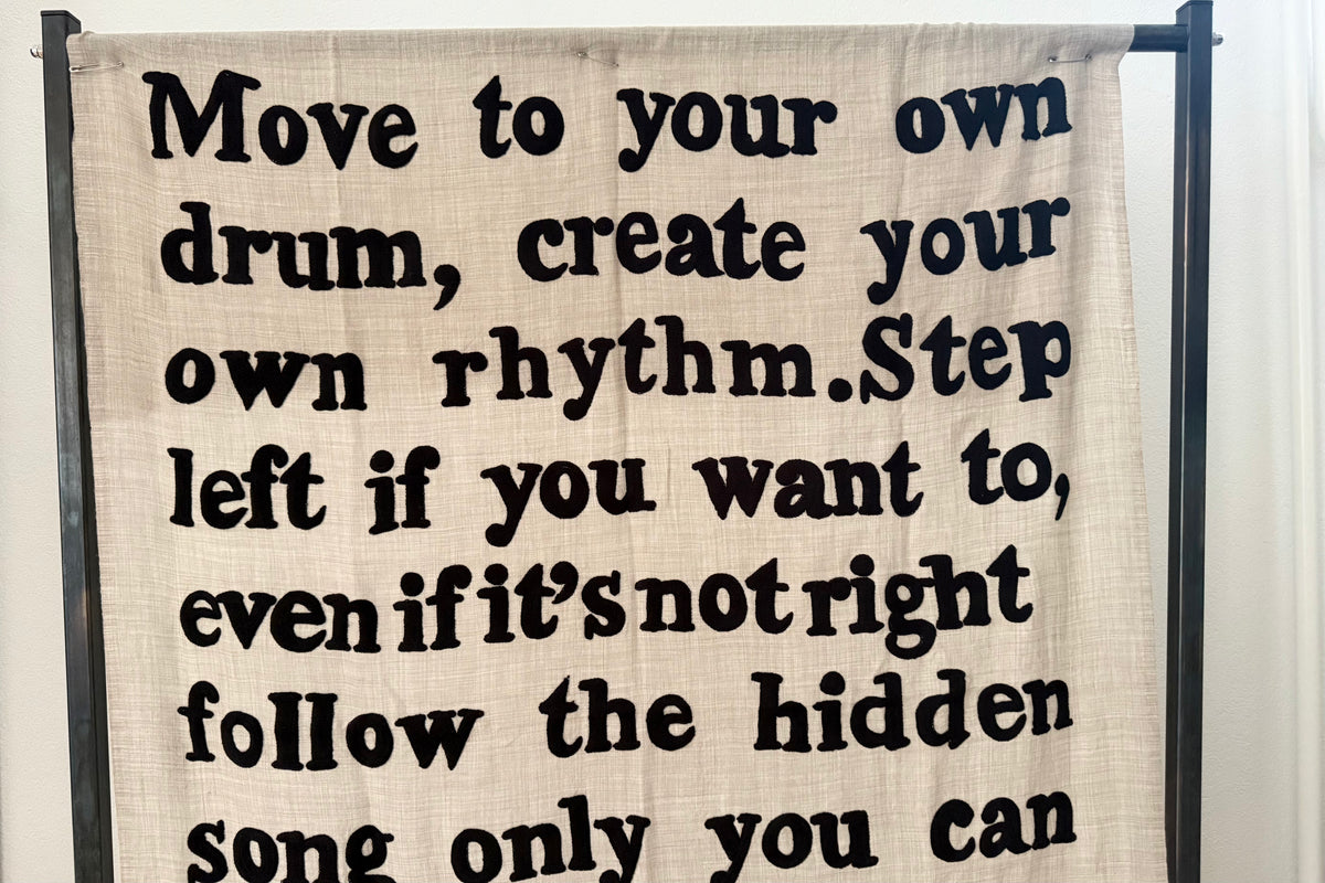 KARIEN BELLE Pashmina "POETRY" sand/black