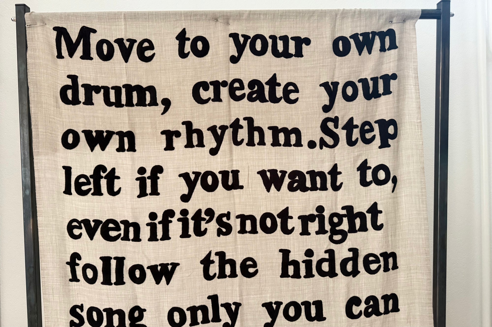 KARIEN BELLE Pashmina "POETRY" sand/black