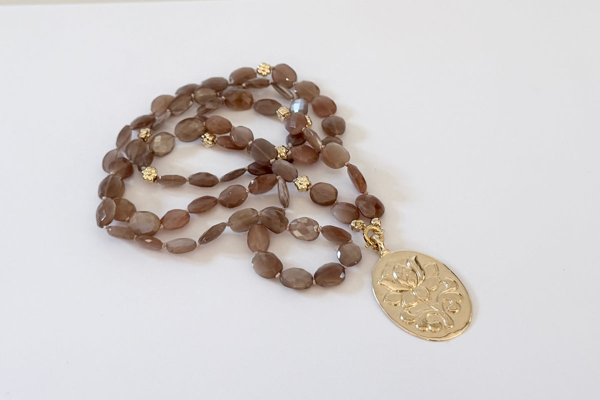 REJANE ROSENBERGER DESIGN Mondsteinkette "Lotus" oval