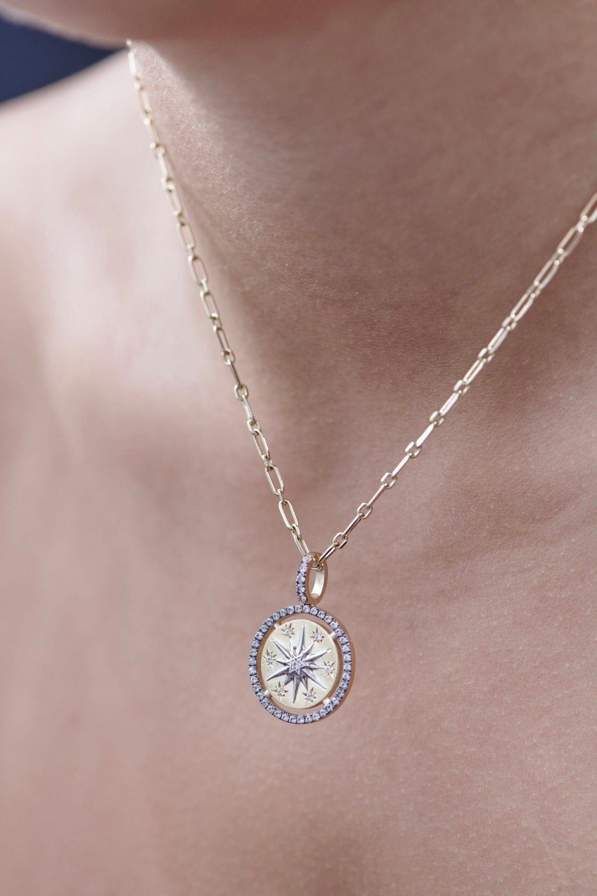 FEIDT JEWELRY PARIS Médaille midi "Etaile" with Saphir 18K