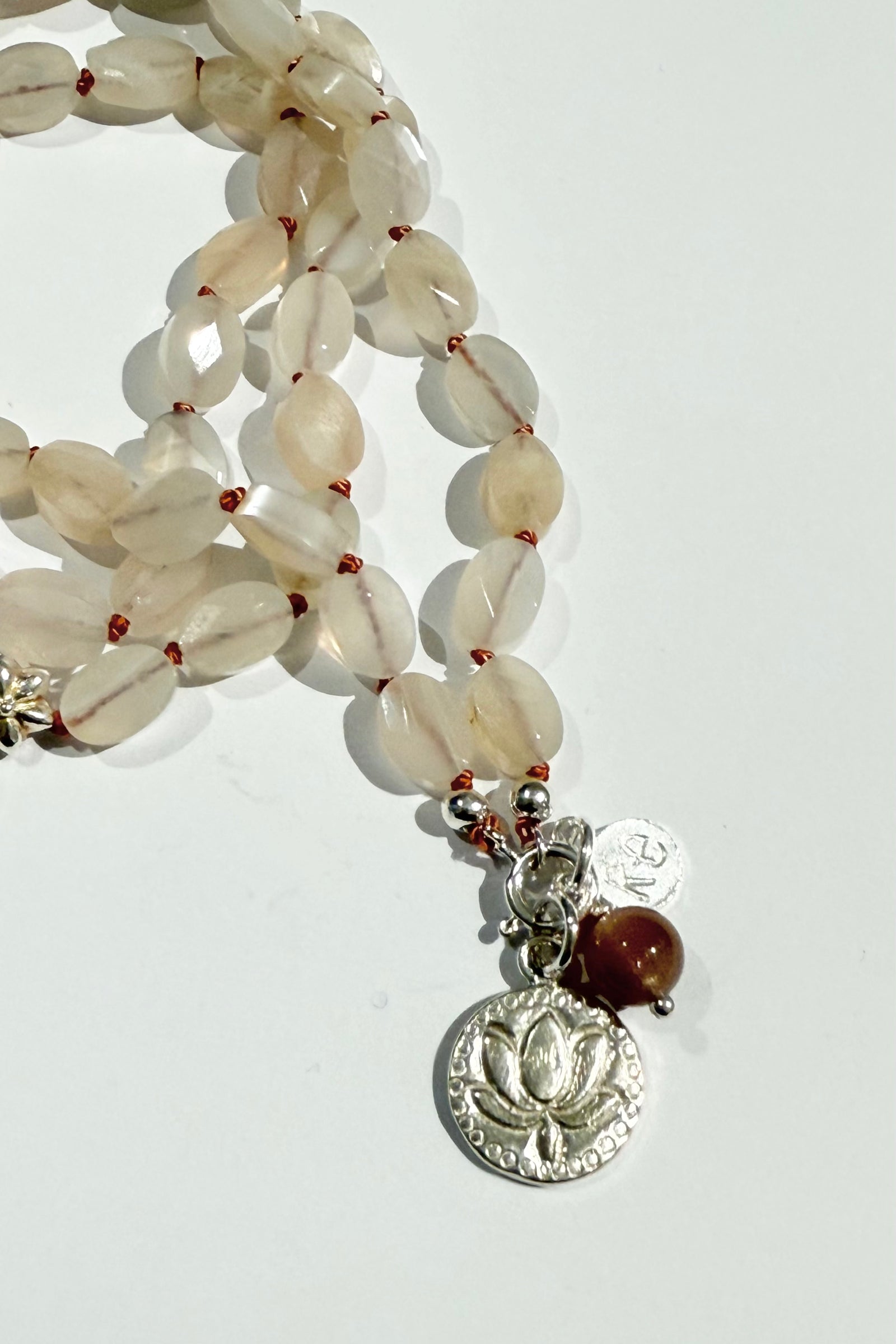 REJANE ROSENBERGER DESIGN Mondsteinkette "Lotus" round