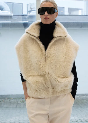 UTZON Rabbit jacket "OTZELOT" short