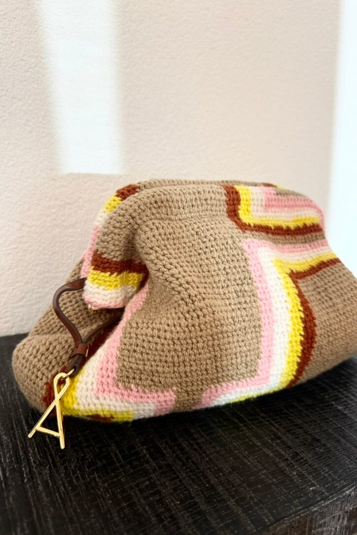 AMONG EQUALS Clutch sand/yellow/off-white