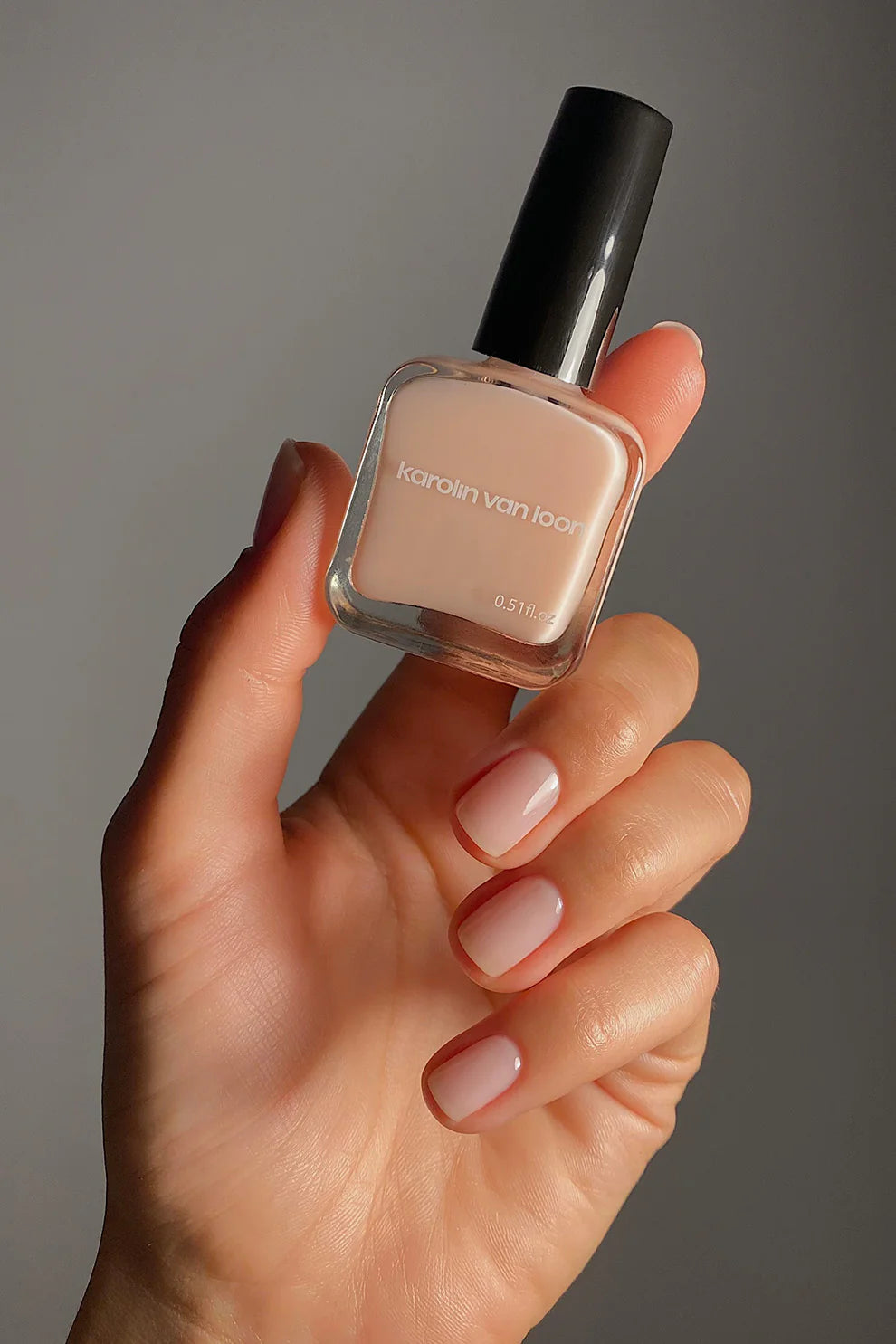 KAROLIN VAN LOON "26" La première - vegan base coat