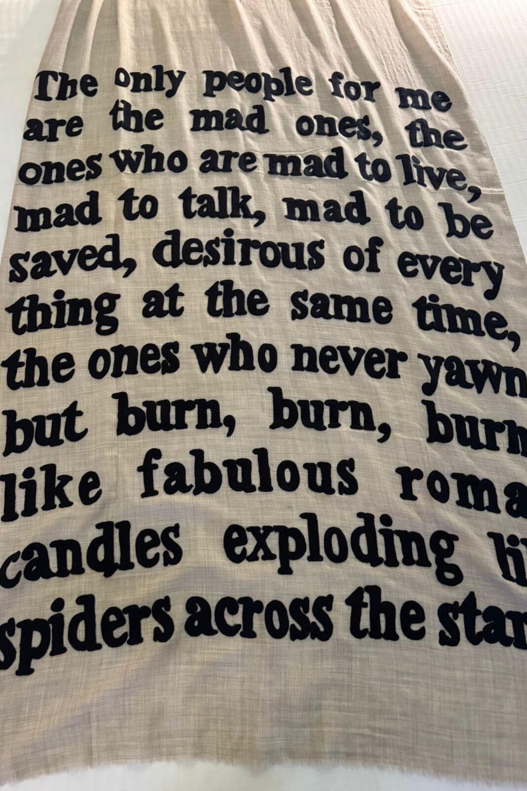 KARIEN BELLE Pashmina "POETRY" sand/black