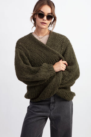 TRICOT D'O handgestrickter Cardigan in Cashmere army