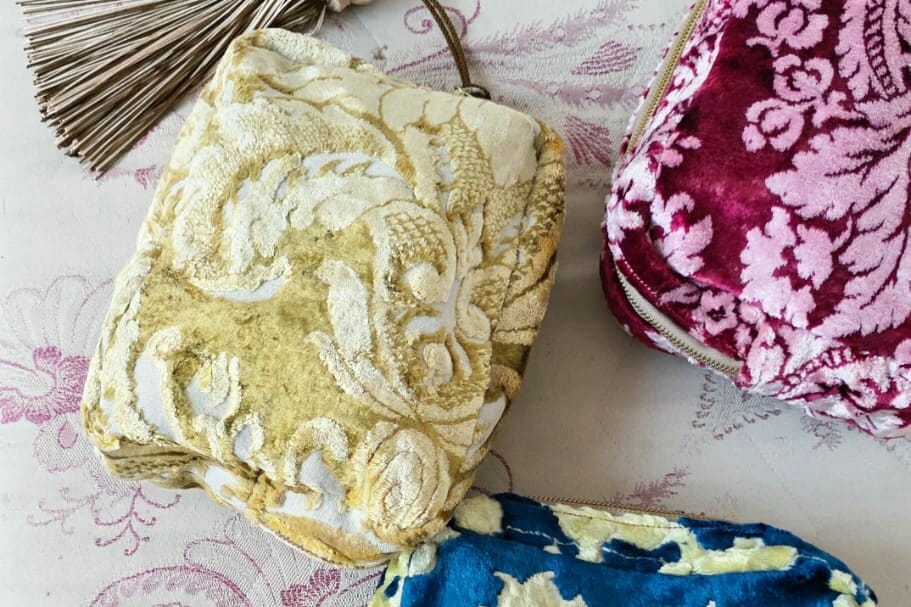 CLARAMONTE Velvet Necessaire "ZAVARA" mustard/sand