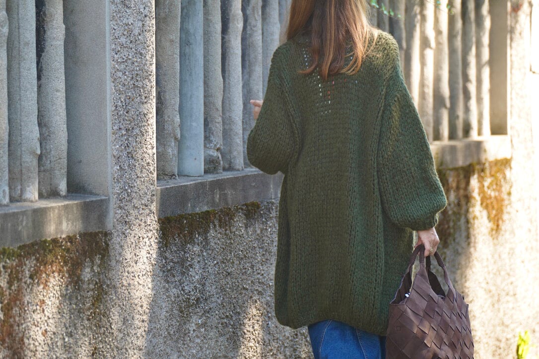 TRICOT D'O handgestrickter Cardigan long in Cashmere army oder schwarz