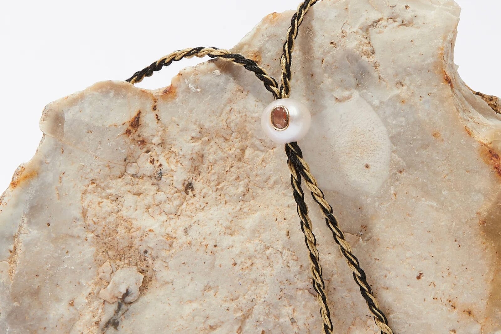 TAMARA TAICHMANN Baumwollkette "Scarlett"  Pearl sand/black