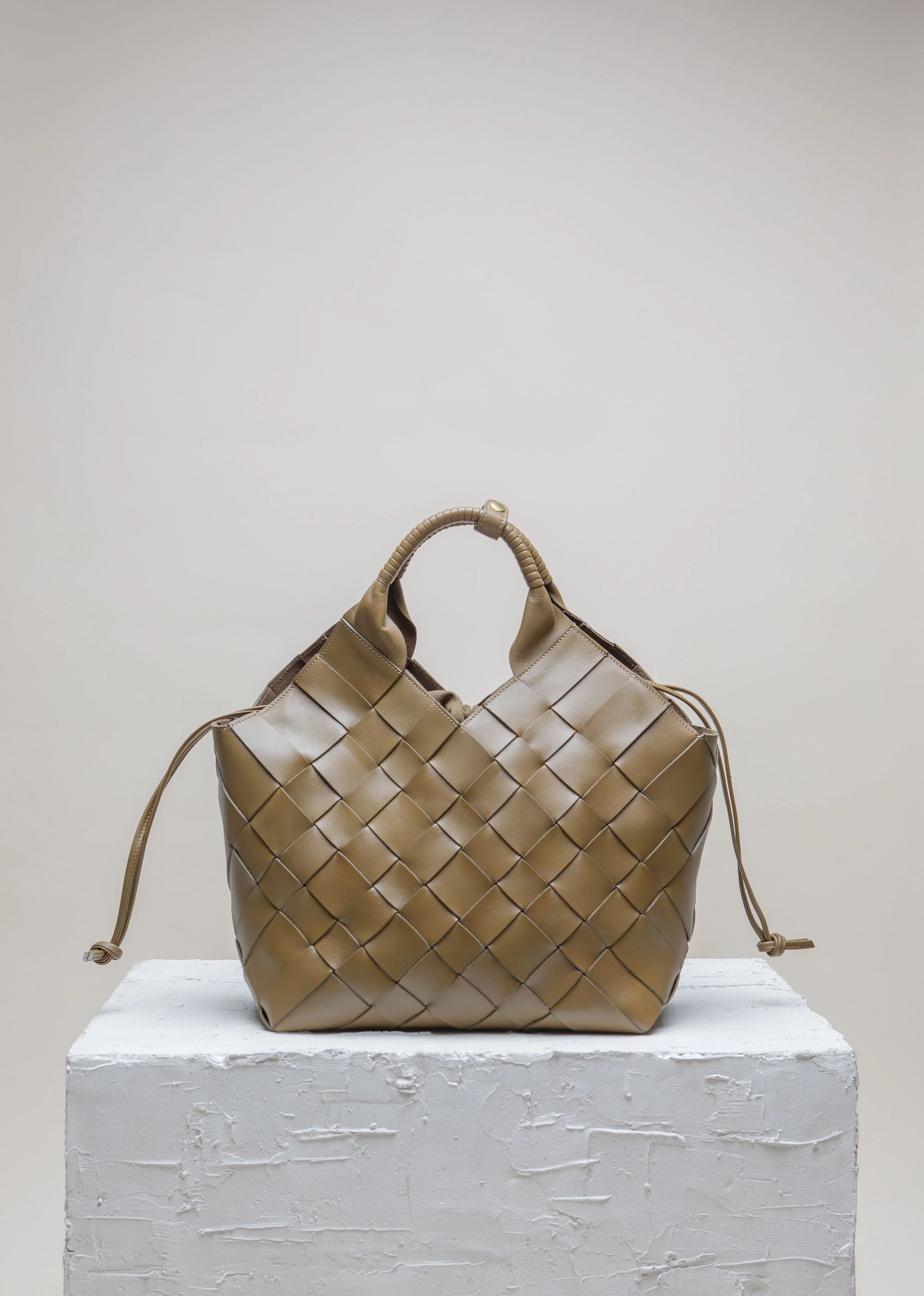 CALAJADE Ledershopper "MISU" L oliv