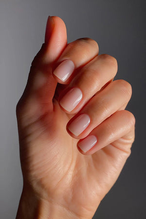 KAROLIN VAN LOON "26" La première - vegan base coat