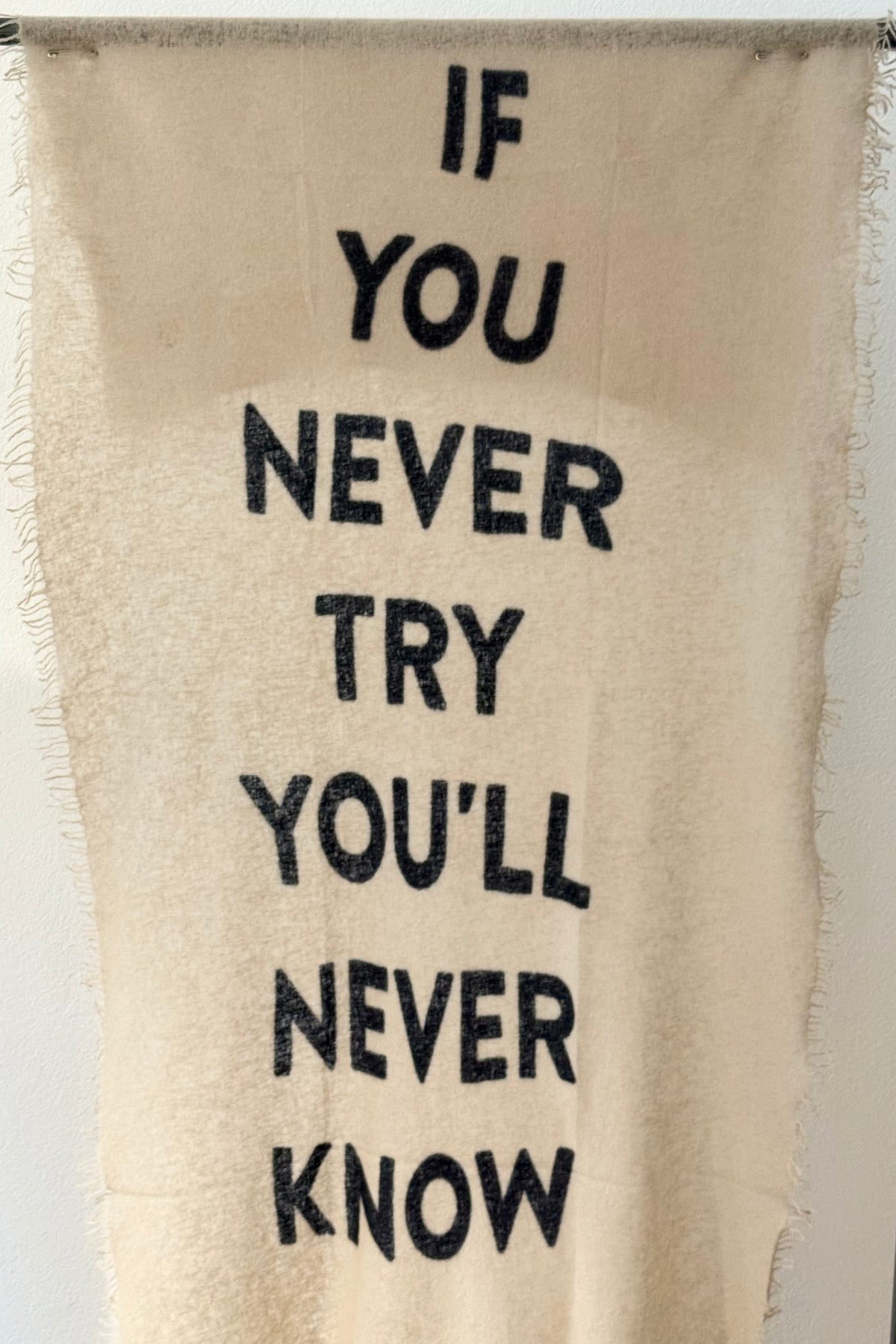 VON GOAT Cashmere Schal "Letter" sand