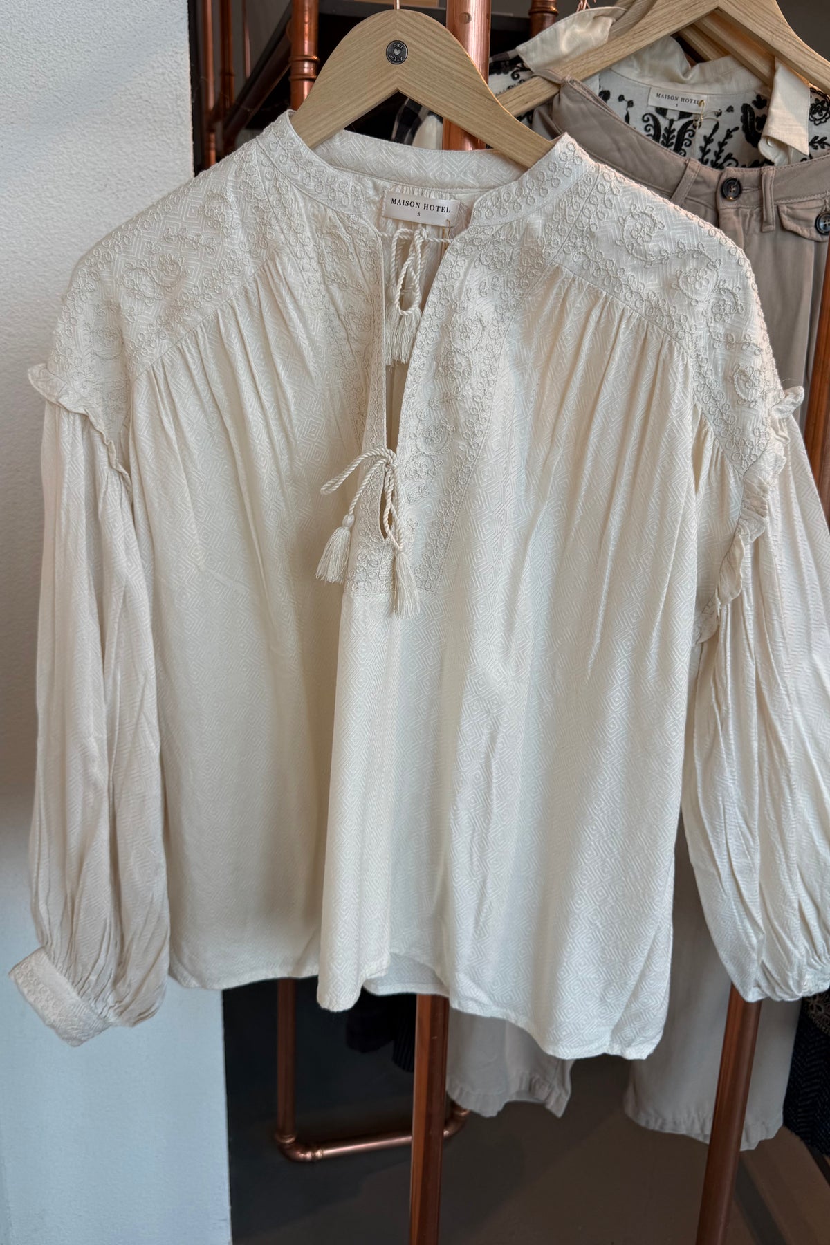 MAISON HOTEL Baumwollbluse "VEGA" off-white