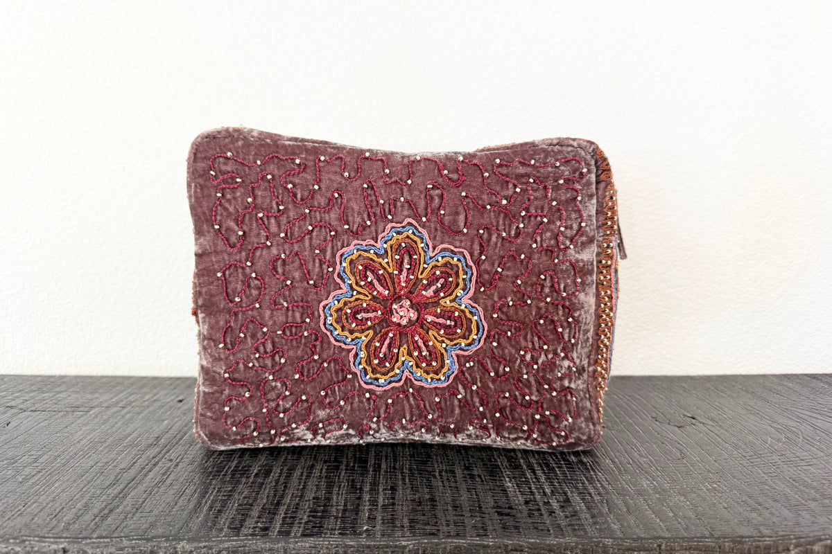 V.DE.VINSTER Velvet Necessaire oder Clutch flieder