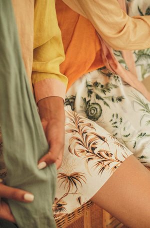 CLARAMONTE Seidenshorts "Nina" sand/flower