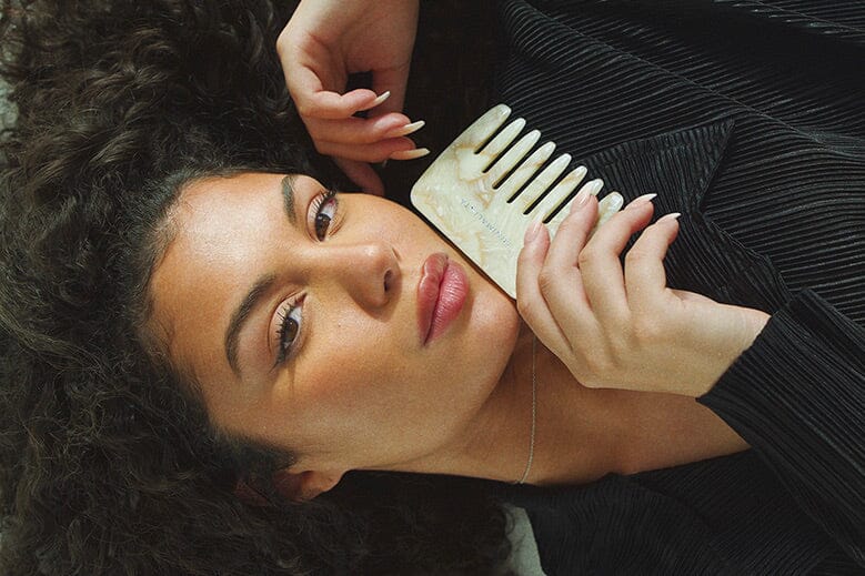 The Petit" comb from Minimalista ivory